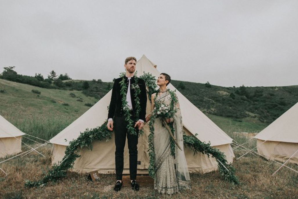 Decoración en tonos tierra: Una boda envuelta en magia pura