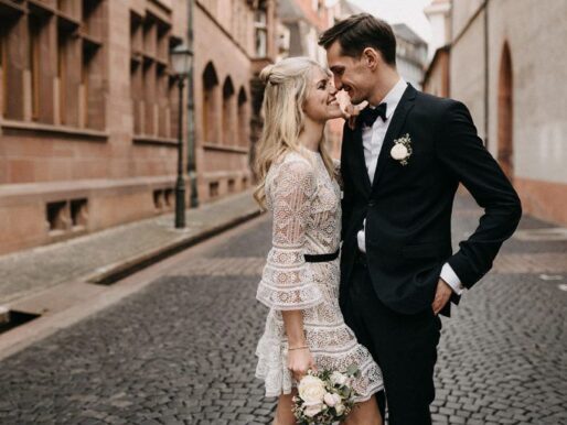 Cómo usar un vestido de novia corto y no morir en el intento.